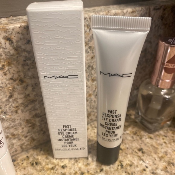 MAC Cosmetics Fast Response Eye Cream - Picture 2 of 5